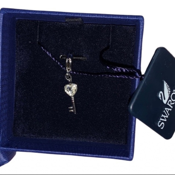 Swarovski heart key small Charm, all packaging included NWT - Picture 2 of 4